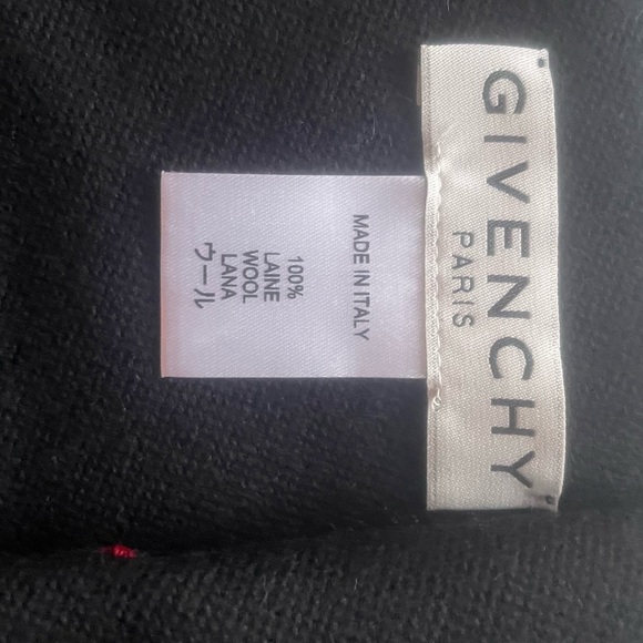 Chic Givenchy Paris scarf NWOT - Picture 5 of 5